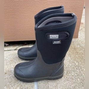 Bogs Youth Size 4 Classic High Handle Waterproof Winter Snow Boots Black